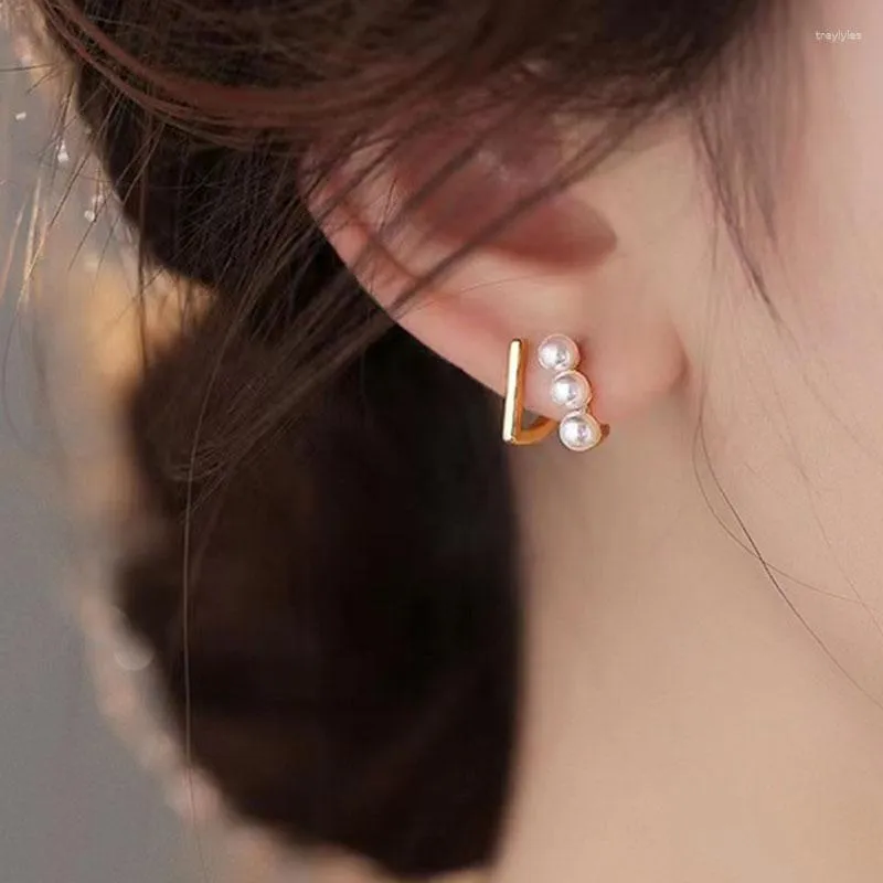 Orecchini a bottone francese luce di lusso delicata perla per le donne moda coreana squisito insolito orecchino regalo di gioielli di Natale per feste