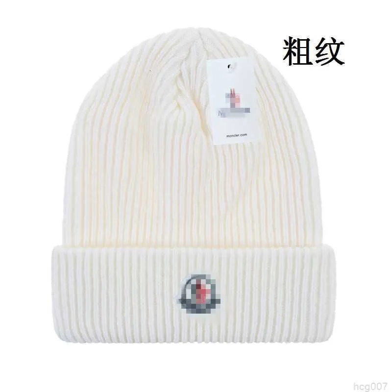 2023 Nouveau chapeau tricoté mode lettre casquette populaire chaud coupe-vent extensible multicolore haute qualité bonnet chapeaux personnalité style de rue couple chapeaux M-5pqt5