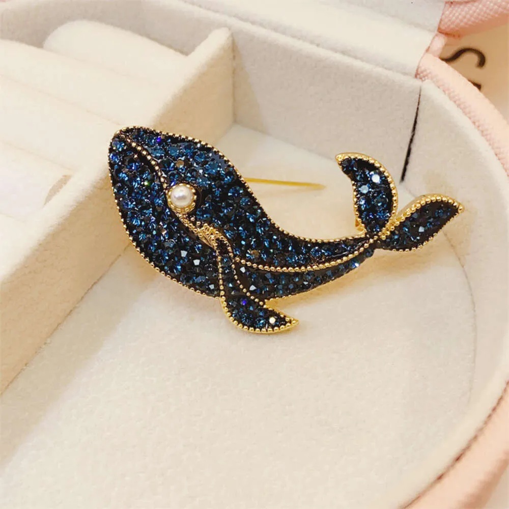 Baleine bleue conception féminine collier de niche accessoires océan tempérament haut de gamme sens costume broche broche