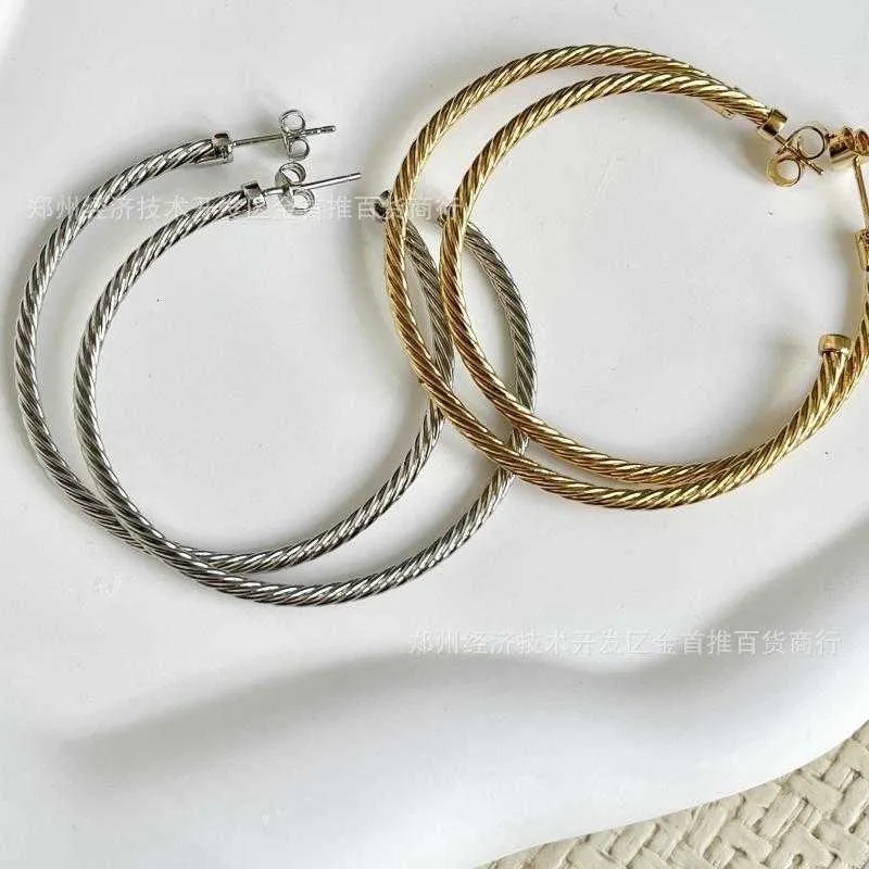 Orecchini a cerchio testurizzati con perline sfaccettate in elegante acciaio inossidabile dorato moderno | Paris Fashion Shops