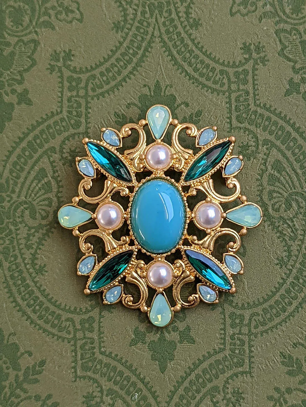 Vintage Medieval Series Hollowed Out Palace Pattern Pearl Design Brooch Clothing Accessories