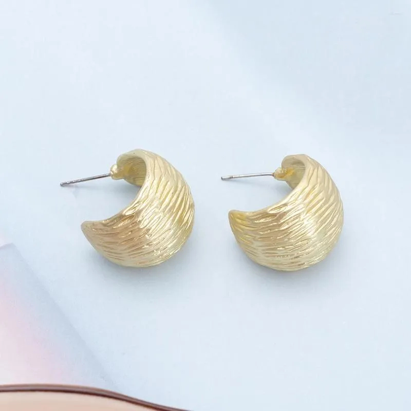 Boucles d'oreilles mode coréenne en forme de C Vintage pour femmes, produits tendance esthétiques, rayures rétro irrégulières, bijoux de personnalité pour filles