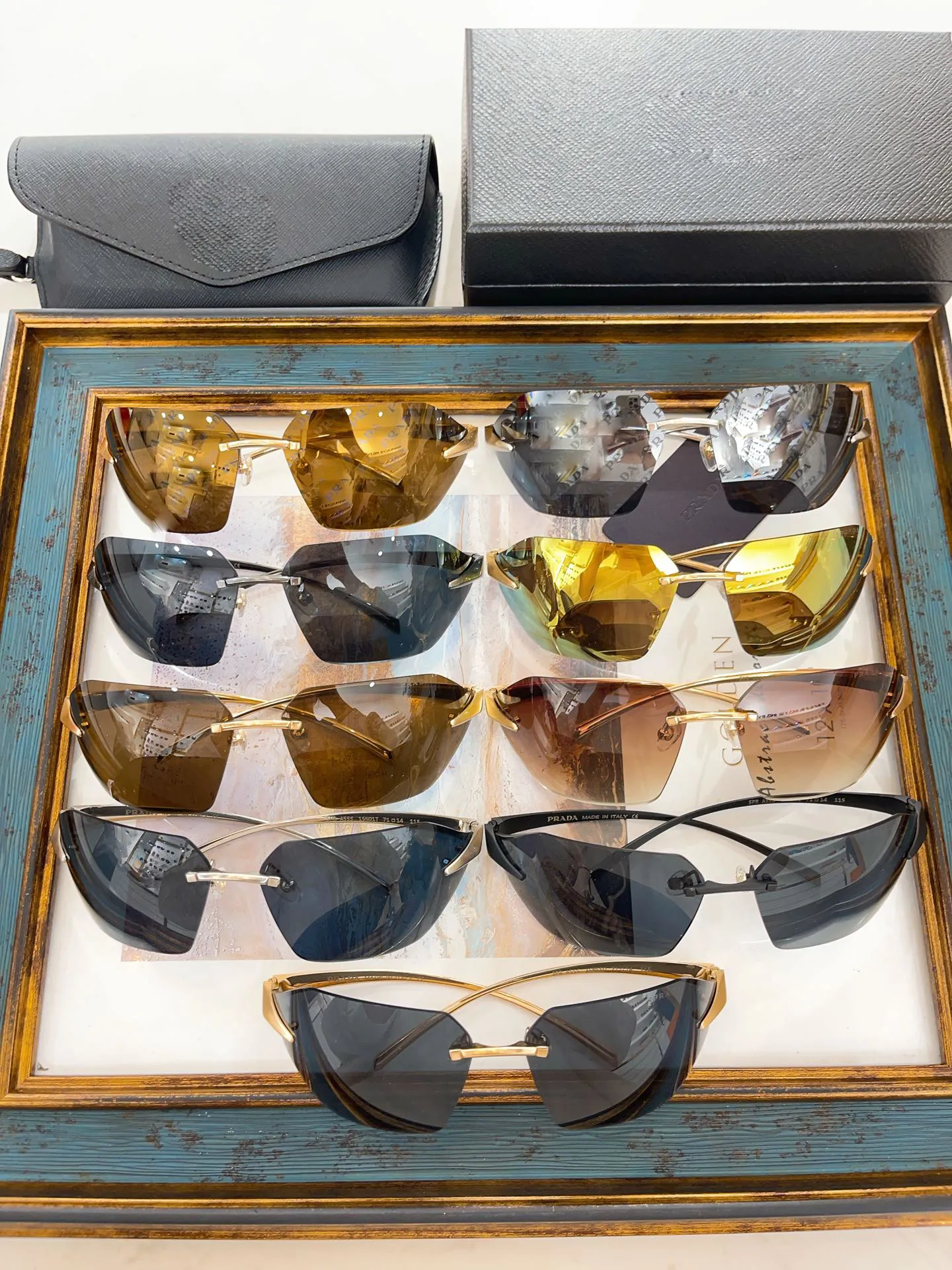 Óculos de sol de passarela para homens óculos de grife curvos ultrafinos de metal dourado amarelo lentes sem aro embelezados com triângulos facetados Nova moda Armação quadrada