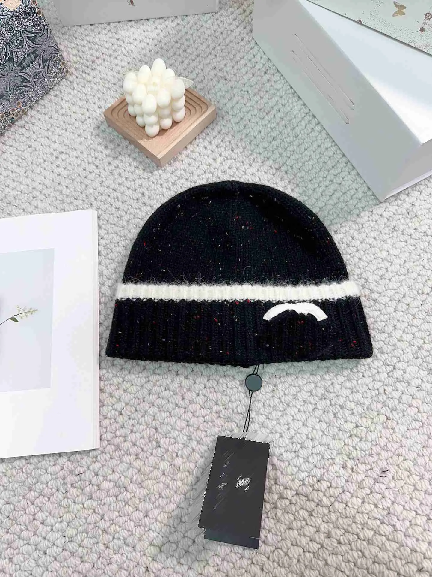 Färgglad spotdesign Braid beanie för kvinnor vinter varm hatt designer män kepsar skalle mössa inklusive låda föredragen gåva