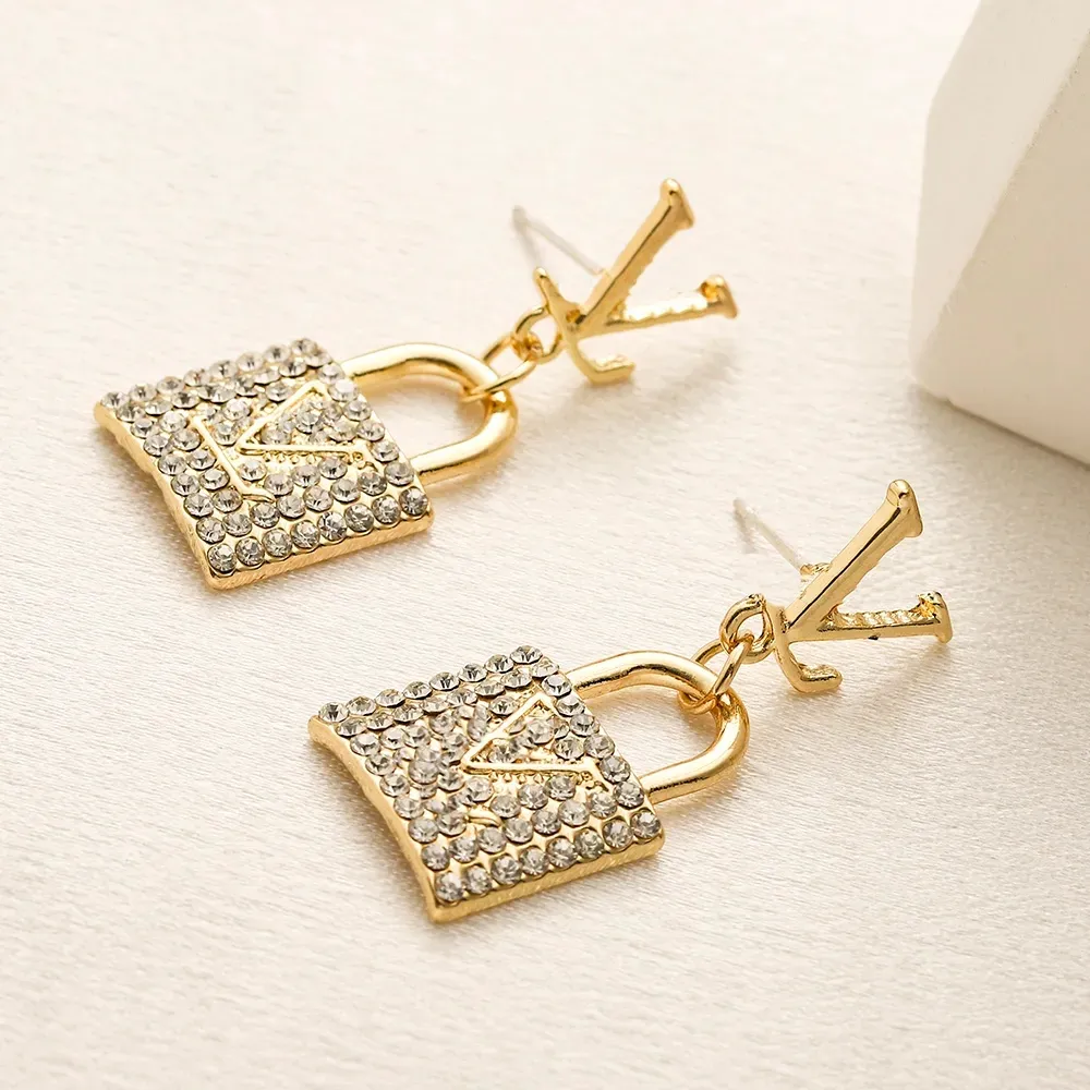 Lock Crystal Earrings Gorgeous Design Letter Stud Earrings Designer Brand Luxury Love Jewelry Autumn Fashion Girl 18K Gold Alloy Earrings