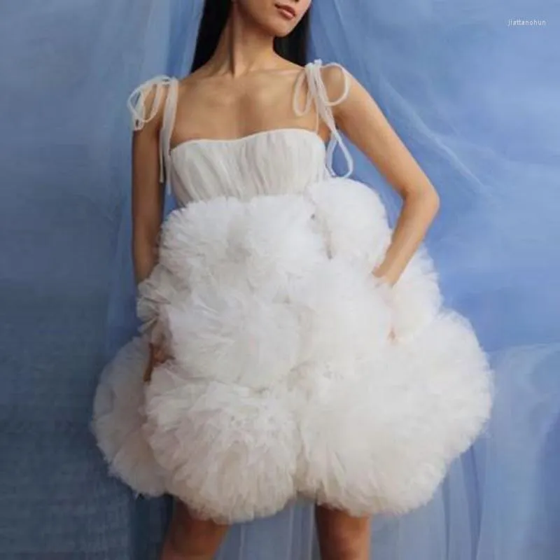 Robes décontractées Élégant Blanc Spaghetti Sangle Tulle Robe De Bal 2023 Puffy Ruffle Tutu Robe De Fête Robe Formelle