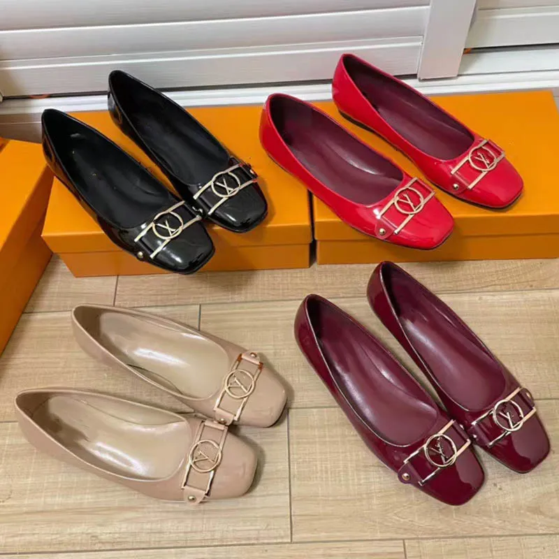 Toppkvalitet Casual Shoes Designer Shake Loafers Pump Women High Heels Sexig blank spänne läder balettlägenheter fast färg glid på loafer chunky gamla blommor skor 03