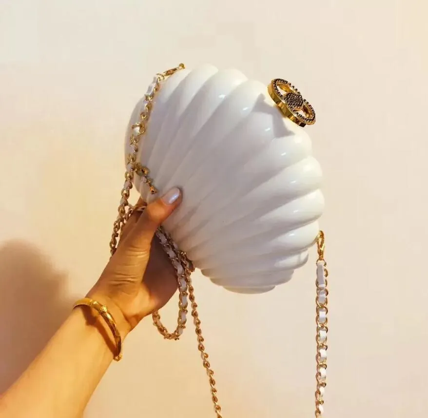 Coco Pearl Shell Bags Elegant Lady Evening Bags Fashion Handväskor Black White Acrylic Clutch Plånböcker Limited Edition Crossbody Bag med presentförpackning