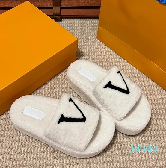 Women Slippers Luxury Designer Classic Letter Sign Pure Lamb Wool Material Sandals Rubber Sole Thick Sole Increase Anti slides Ladies House Slipper