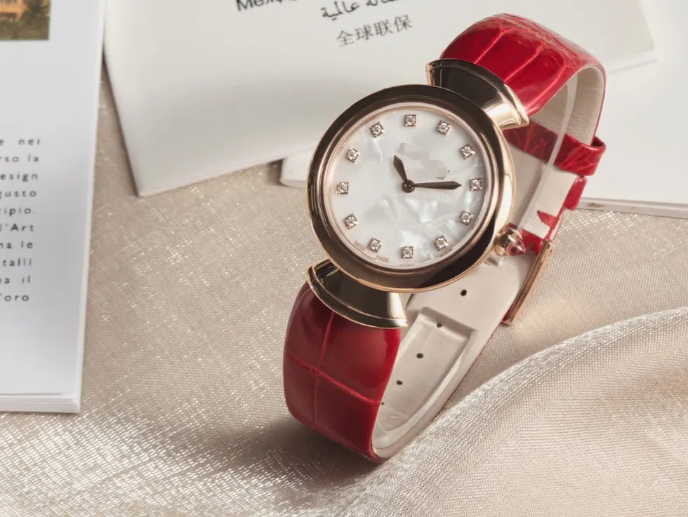 2023 럭셔리 여성 시계 박스와 함께 디자이너 브랜드 로고 고품질 데이트 주행 31mm 쿼츠 시계 방수 Luminous Lsteel Bandtch Diva
