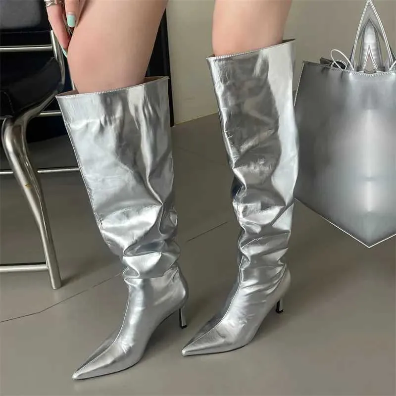 Зимние серебряные дизайнерские плиссированные женские сапоги до колена на высоком каблуке в стиле панк с острым носком, сексуальные длинные zapatos mujer 230922