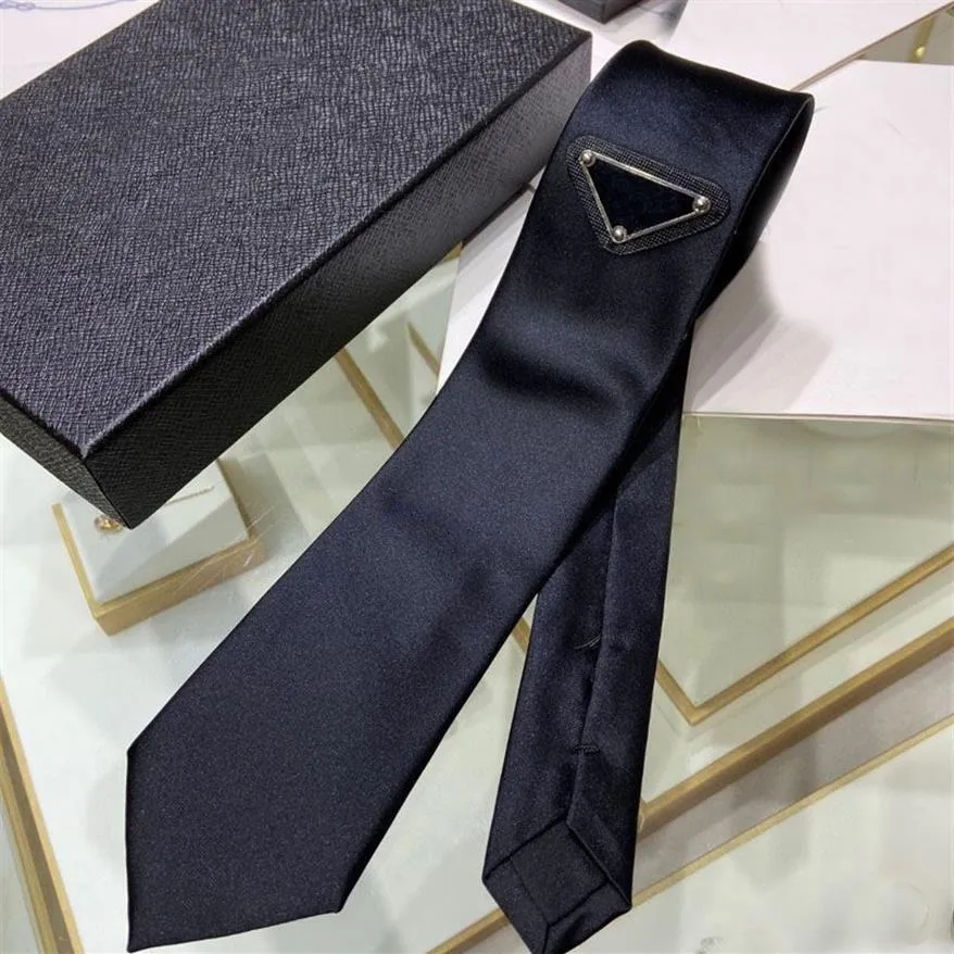 MENS DESIGNER NECK TIE SUD Kvinnor Slipsar lyxiga affärsmän Silkband P Wedding Neckwear Cravate Cravattino Krawatte Choker Bel297R