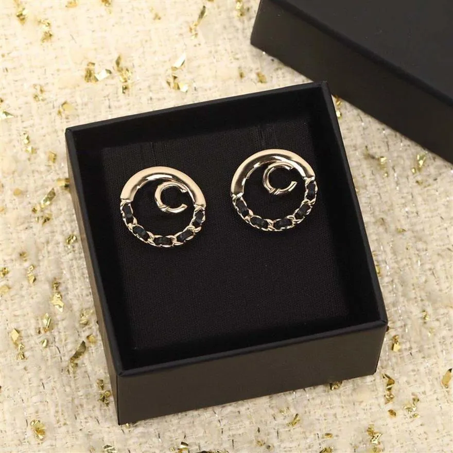 2022 Qualité de luxe Charm Stud Boucle d'oreille Dangle Petite forme ronde avec cuir véritable pour femmes bijoux de mariage cadeau ont boîte stamp223S