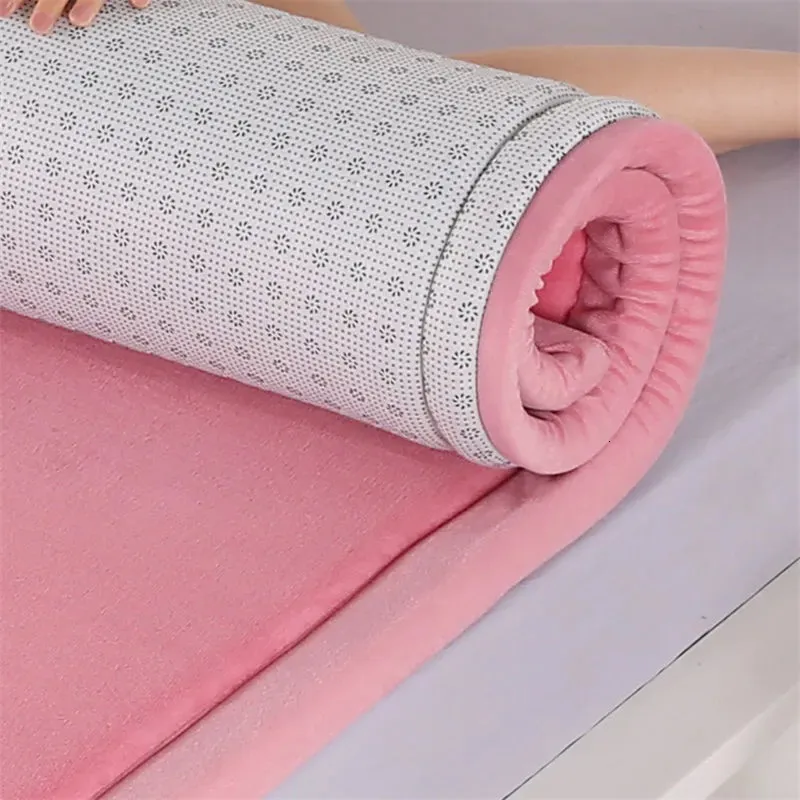 Cotton Mattress Pad for Home Use, Custom Mattress Washable Non-Slip Bed Mat  - China Mattress Pad and Non-Slip Bed Mat price