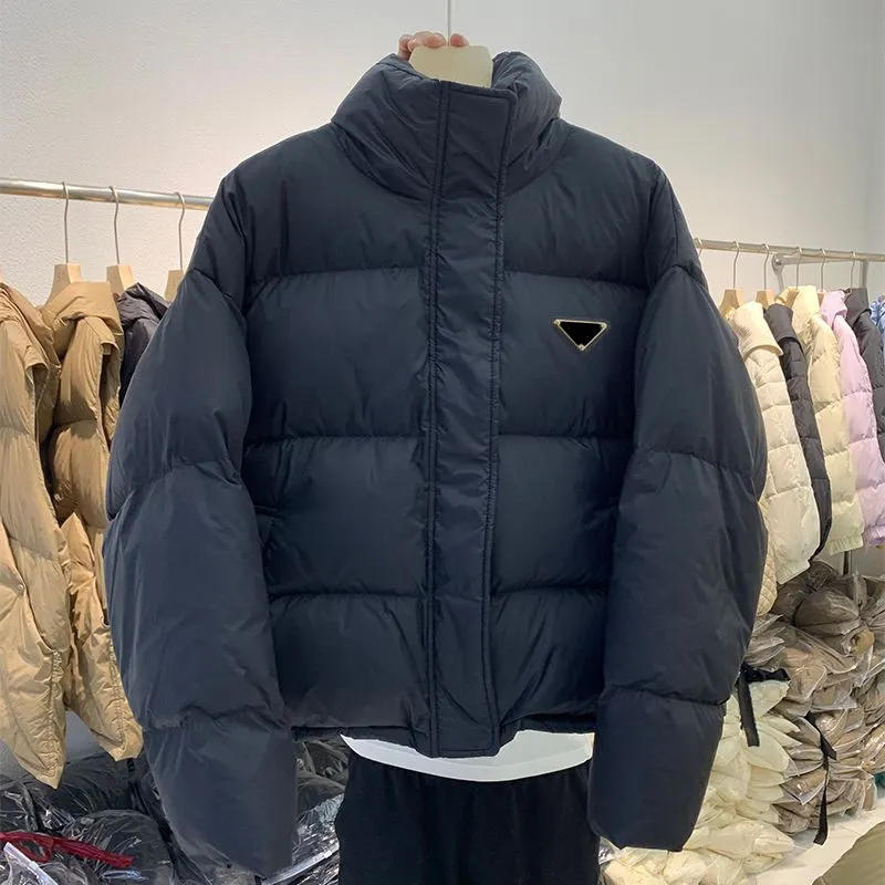 Doudoune Designer Üçgen Küfür Kadınlar Aşağı Ceket Parkas Ceketler Kış Palto İşareti Kalın ve Genişlemeli Pamuklu Katlar Rüzgar Gözgü ve Su Geçirmez Dış Giyim 2023