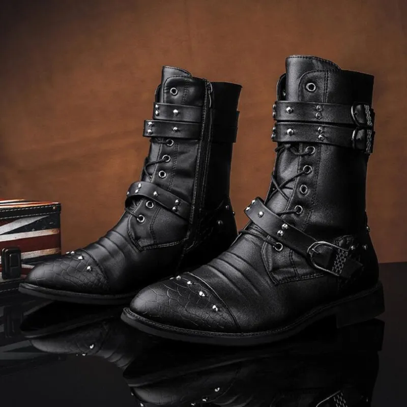 2023 Otoño Invierno Nuevos hombres Botas Moda Remache Negro Botas de motocicleta Estilo de calle Botas altas masculinas Cómodo resbalón en zapatos casuales 10A3