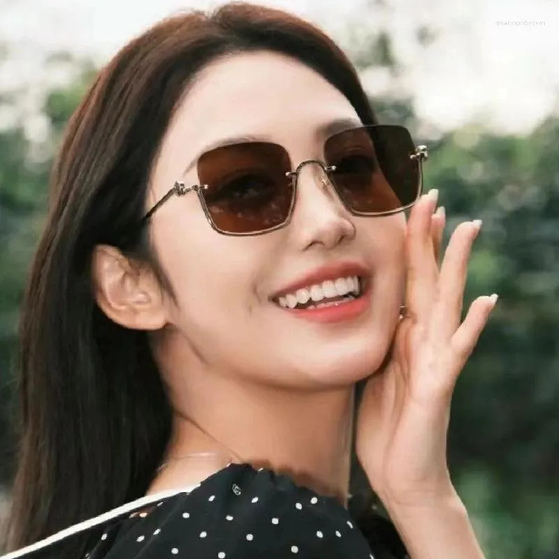 Occhiali da sole stile coreano semi-senza montatura quadrati moda donna mezza montatura in metallo occhiali da sole tonalità occhiali retrò di alta qualità