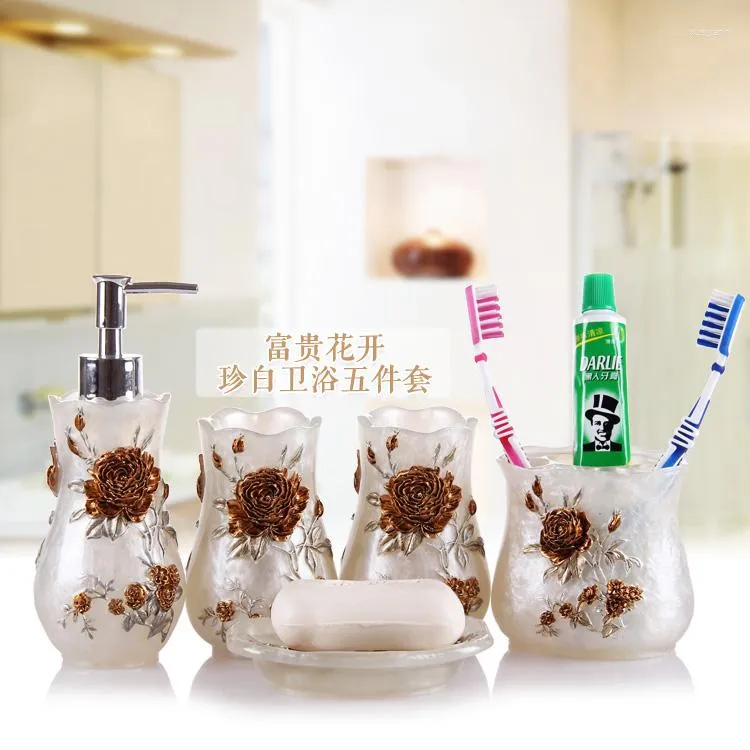 Badezubehör Sets: Ihr Komplettpaket für ein luxuriöses Badeerlebnis () Badezubehör Sets: Ihr Komplettpaket für ein luxuriöses Badeerlebnis