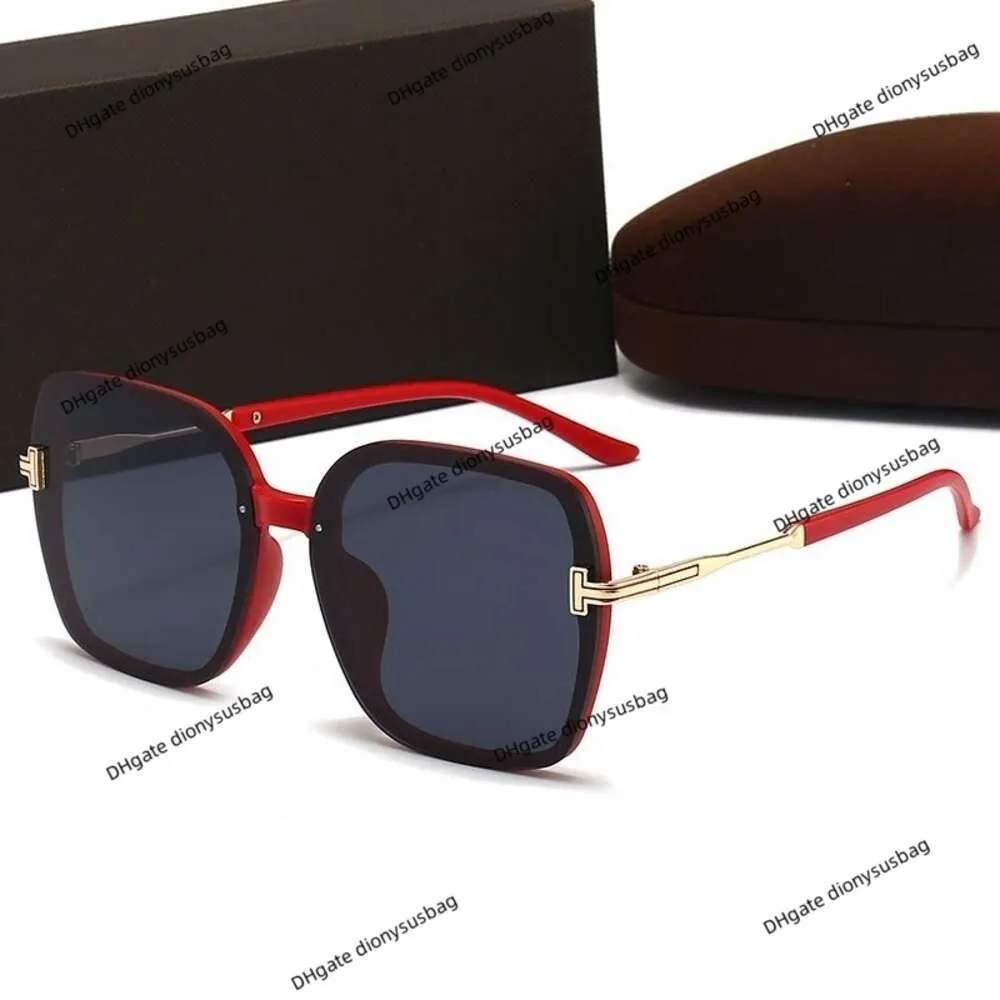 Luxury TF New Designer Kvinnors solglasögon Ställ in modetrenden Travel Casual Outdoor Driving Sun Protection Glasses