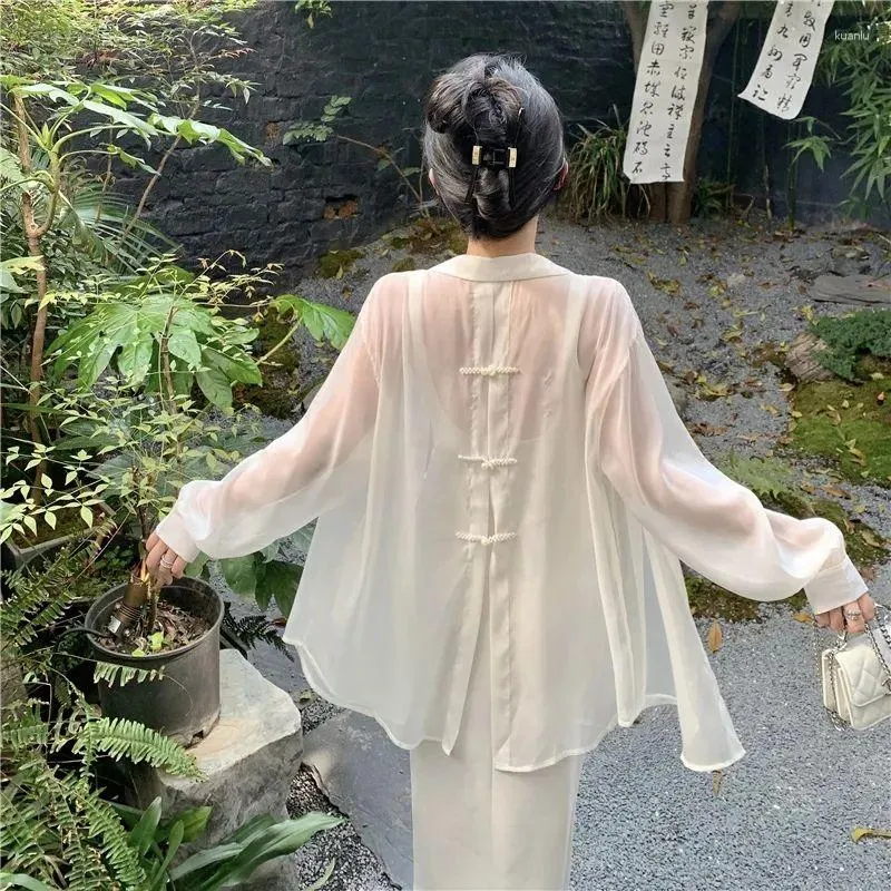 Blouses Femmes 2023 Chemise de crème solaire coréenne Femmes Vêtements d'été Mode Back Bow Élégant Lâche Manches longues Voir à travers des hauts blancs