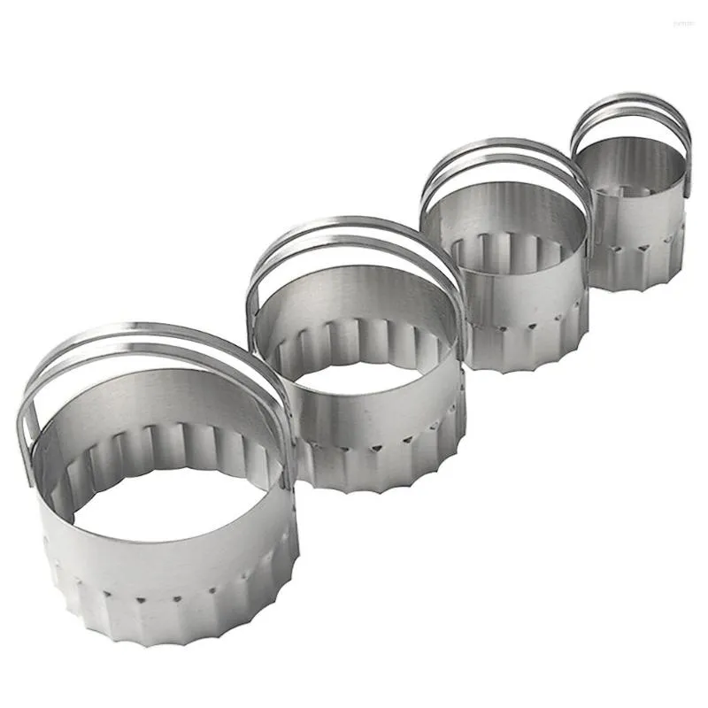 Moules de cuisson 4pcs / Set Mousse ronde Outil Fondant Pâtisserie Facile à nettoyer Fruits en acier inoxydable avec coupe-biscuit à bord cannelé