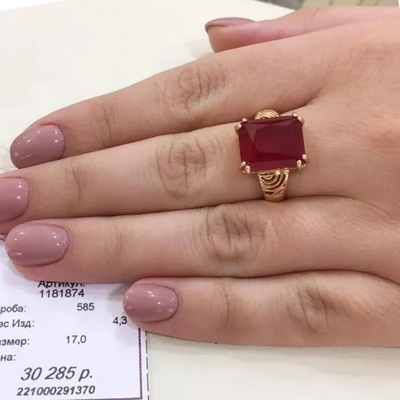 Fedi nuziali 585 russi in oro rosa 14k intarsiati con rubini quadrati per le donne aperti di lusso eleganti classici gioielli di fidanzamento regalo per la festa della mamma 231005