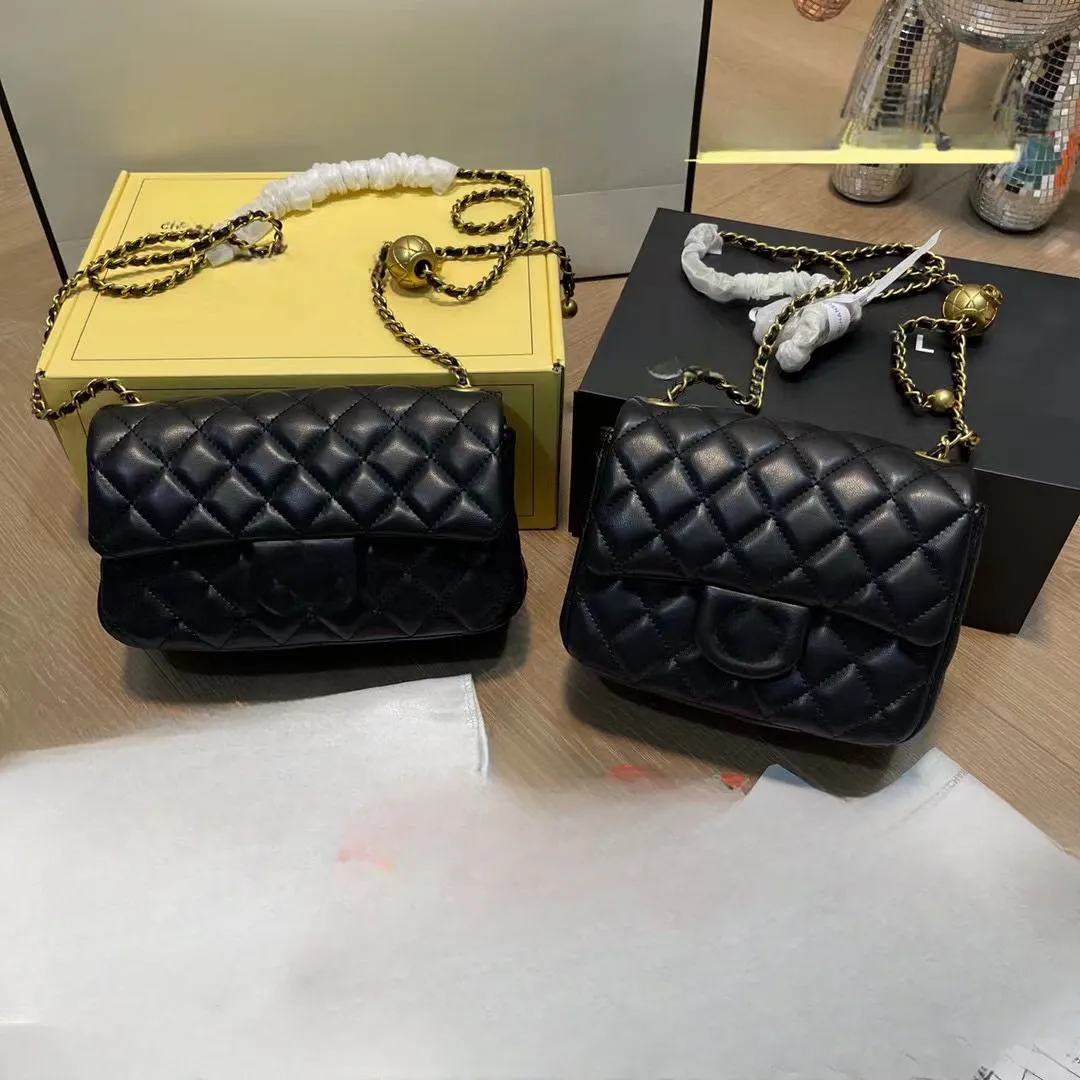 Designer Bag crossbody axel plånböcker svarta handväskor justerbar metallknapp lammskinn kaviar guld eller silver kedja med kärlek hjärta och boll modeväskor plånböcker