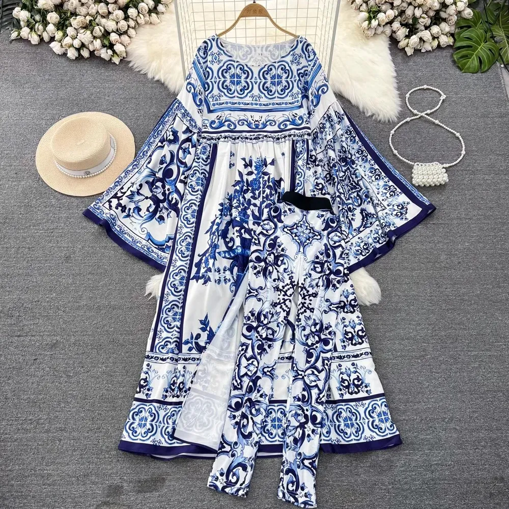 Grundläggande avslappnade klänningar Designer Chiffon Maxi Dress Suit Women O-Neck Flare Sleeve Blue and White Porslin Print Split Vacation Long Robes Byxor 2024
