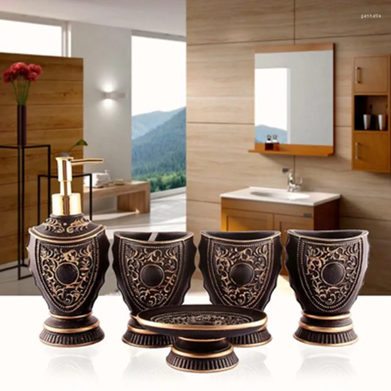 Set di accessori per il bagno Dispenser di sapone per il bagno domestico in resina europea Porta spazzolino per tazze Tazza per pattumiera Vassoio per WC