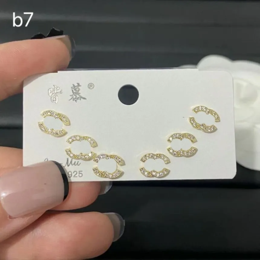 Orecchini in cristallo placcato nastro 925 Orecchini pendenti a forma di cuore per ragazze carine Autunno Nuovo designer Marchio di lusso Regalo di amore Design di gioielli per le donne Orecchini con lettera di alta qualità