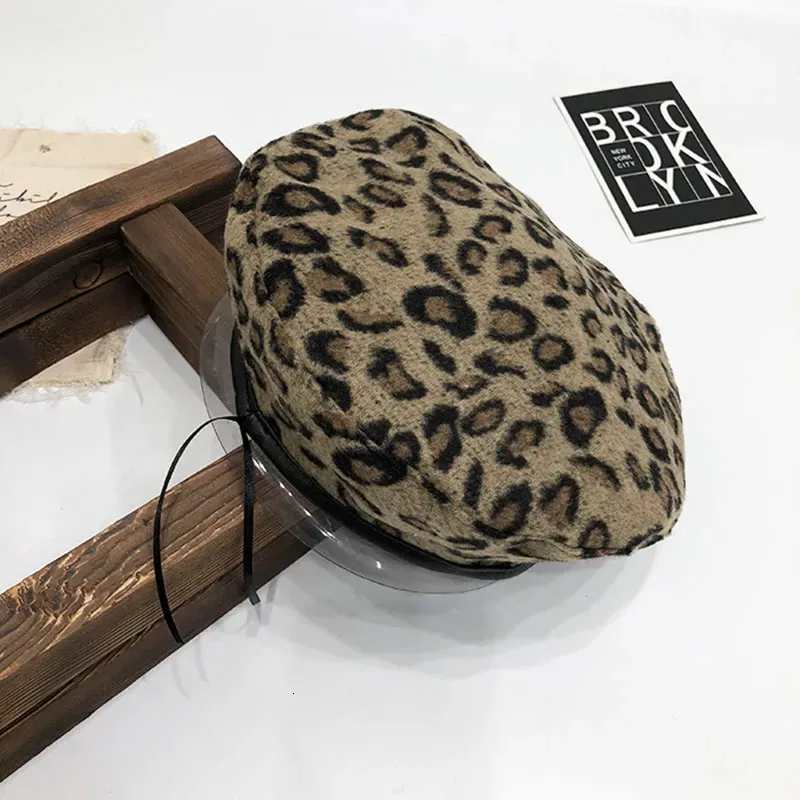 Berretti Berretto leopardato per le donne in autunno e inverno Letteratura semplice Arte Retro Artista Cappello Coreano Casual PU Berretto con tesa in pelle 231005