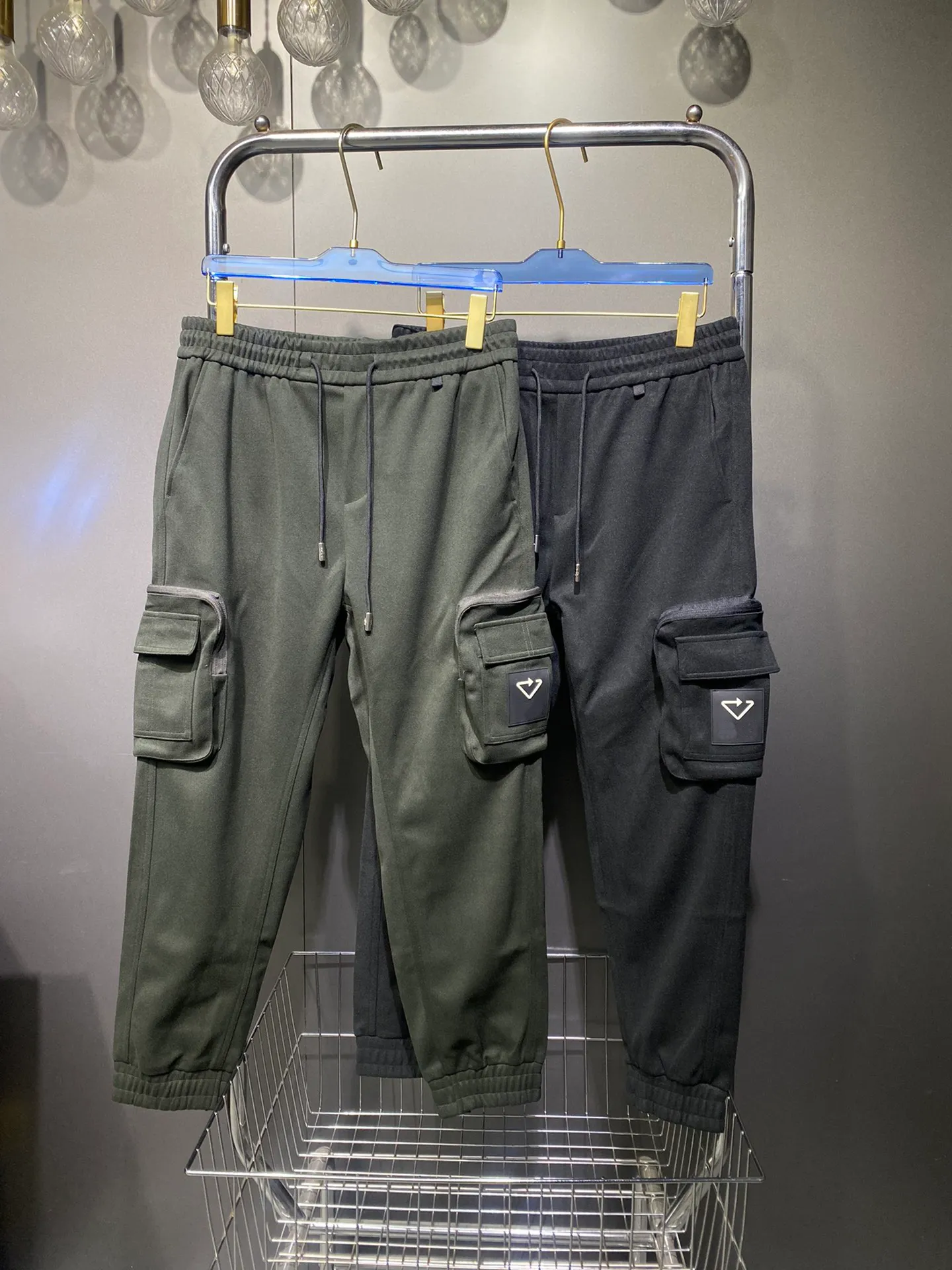 Pantaloni da uomo autunno e inverno di nuovo stile pantaloni cargo patchwork multitasche di alta qualità pantaloni di marca di lusso top designer
