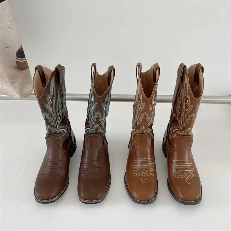 Stivali da cowboy corti per le donne 2022 Cowgirl moda occidentale ricamato casual punta quadrata scarpe firmate 231005