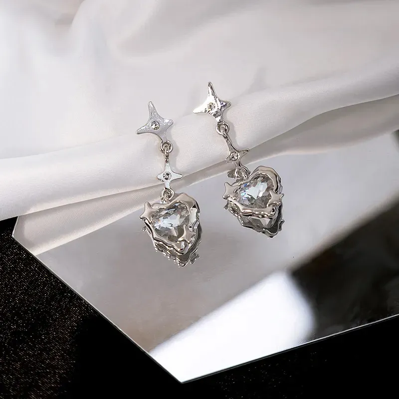 ピアス Heart drop pendant earrings e4a7a5e5-8f2e-4c77-9d3b-