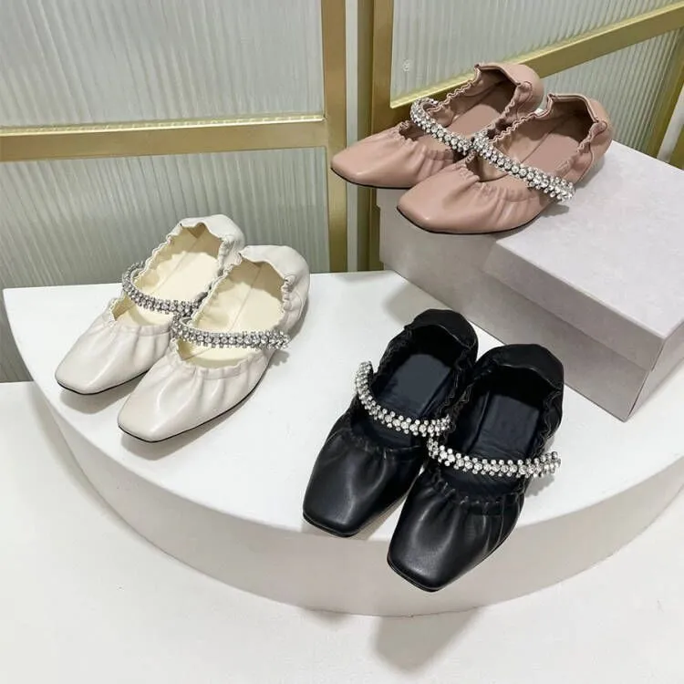 lyxiga fårskinn strass spänne remmen balett platt toppkvalitet loafers platta hälskor kvinnor klädskor designer skor fabrikskor svart vit