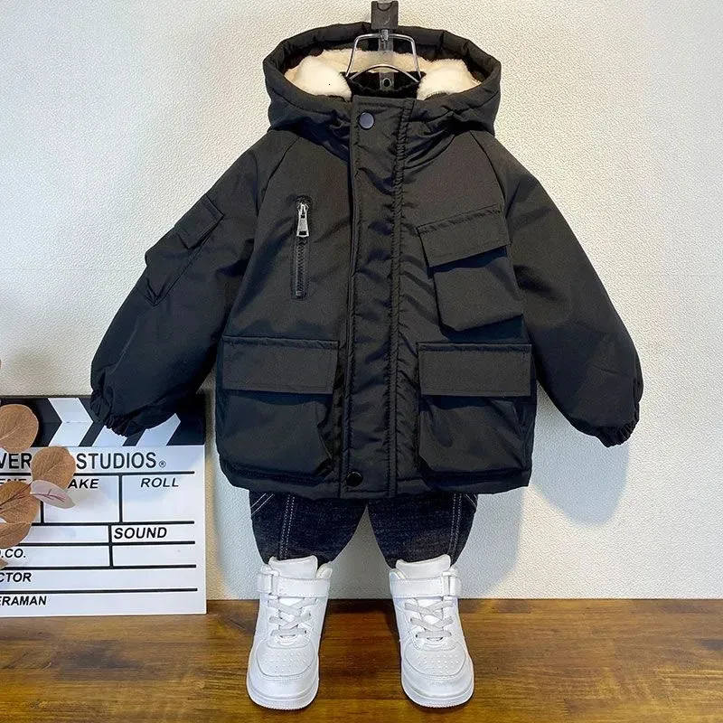 Daunenmantel Winter Daunenbaumwolljacke Jungen Schwarzer Kapuzenmantel Kinder Oberbekleidung Kleidung Teenager 3-8 Jahre Kinderparka Gepolsterter Schneeanzug XMP323 231005