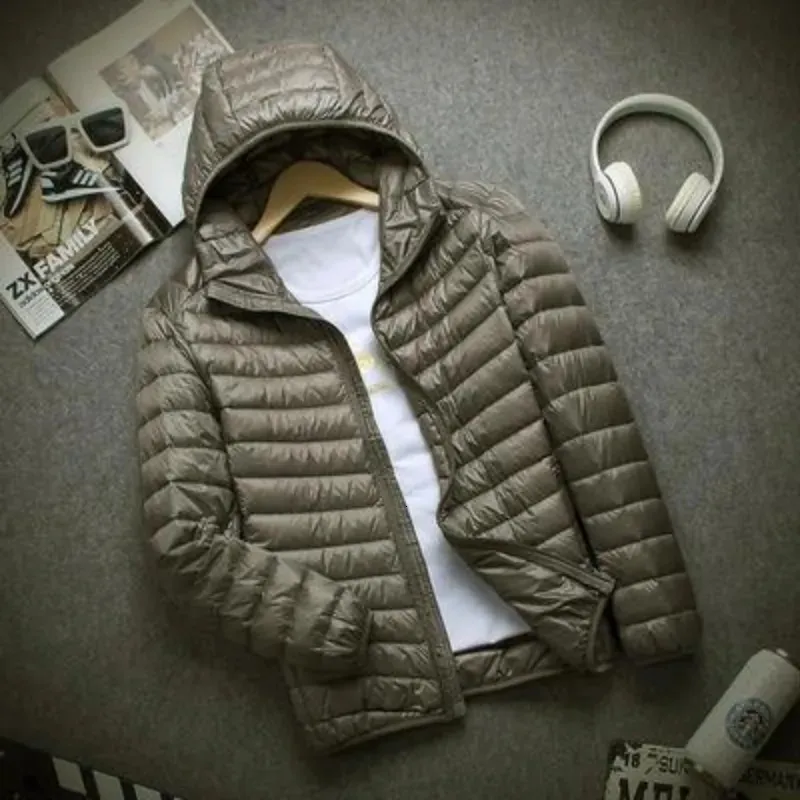 Męska marka Parkas Autumn Winter Light Down Jacket Modna moda z kapturem Krótkie duże ultra-cienkie lekkie młodzież szczupły płaszcz w dół kurtki 231005