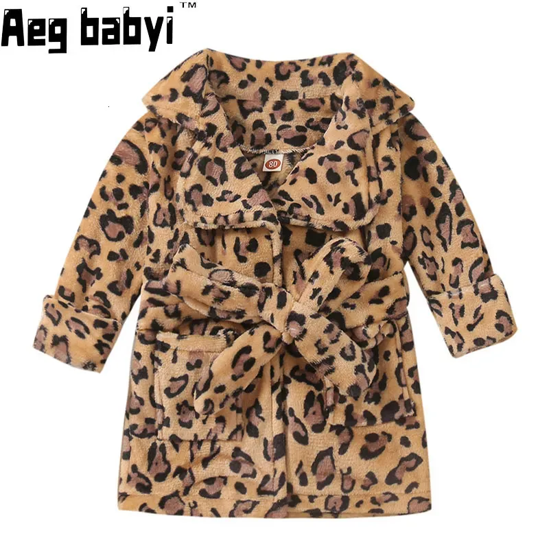 Handdoeken Gewaden born Babygewaden CFlannel Effen ColorSleep Badjas Jurk Nachtkleding Zak Infantil Badhanddoek Kinderen Baby Jongens Meisjes Kleding 231006