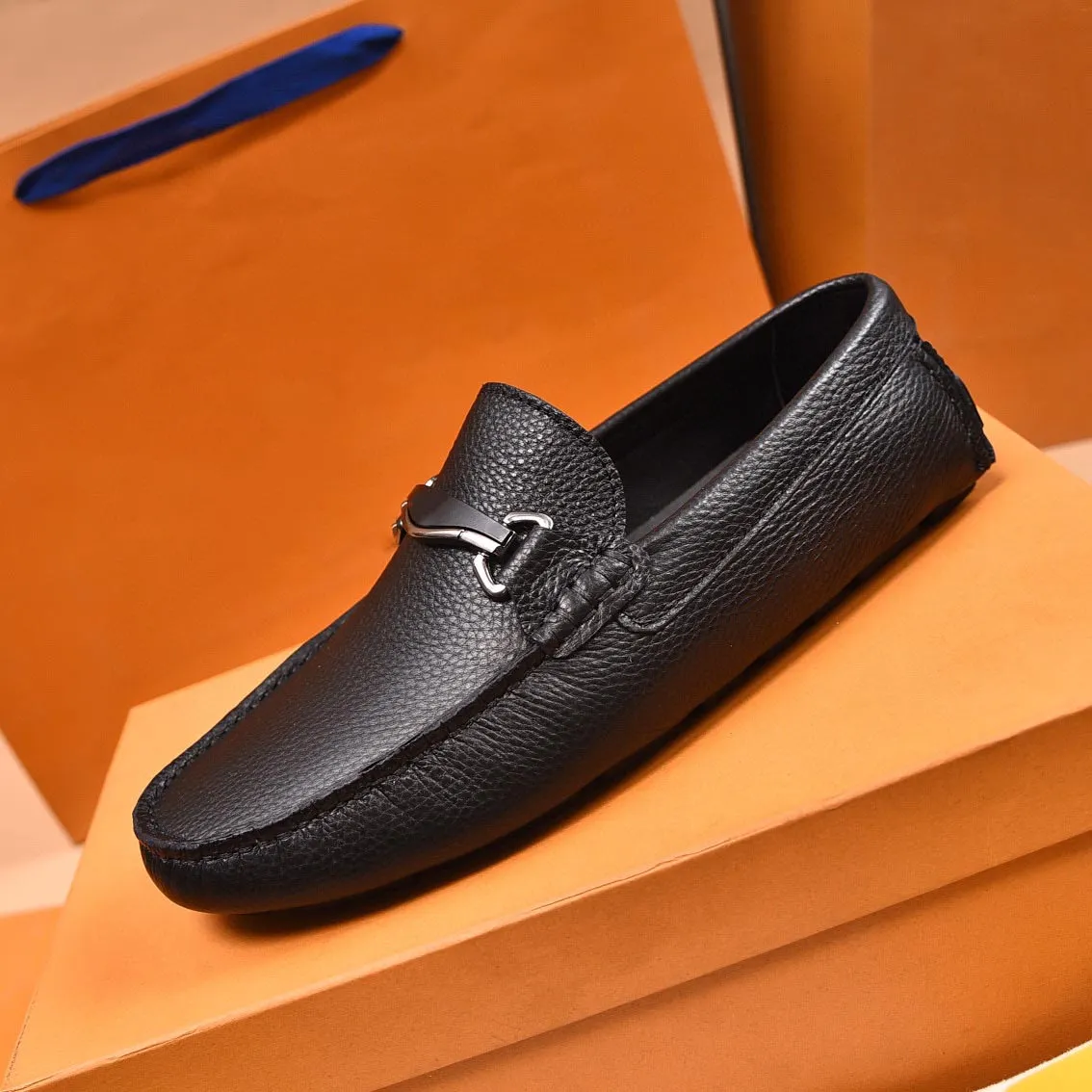 Novidade para designers de moda masculina casual conforto Sola ultraleve Palmilhas de couro Palmilhas de couro Preto Sapatos antiderrapantes e resistentes ao desgaste Confortos 1 a 1