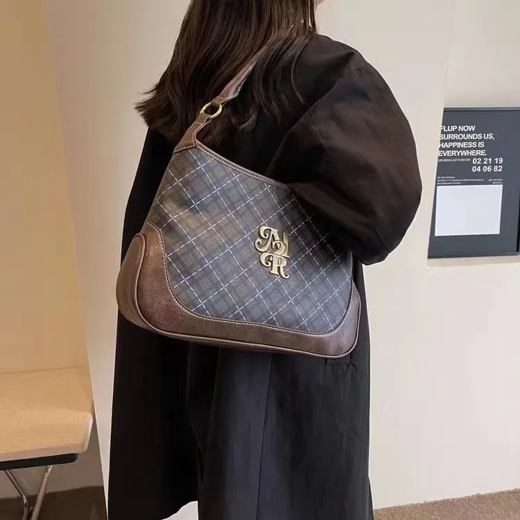 Kadınlar için büyük kapasiteli çanta çok yönlü 2023 yeni moda bir omuz crossbody çanta dokusu el banliyö tote çanta yeşil renk