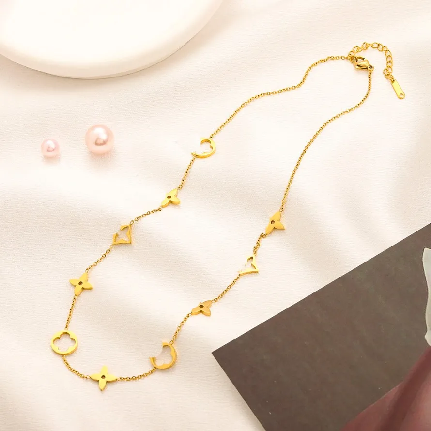 18k Gold Plated Clover Necklace Women Designer Jewelry Autumn Boutique Charm Pendant Halsband Rostfritt stål Lyxiga gåvor No Fade Necklace