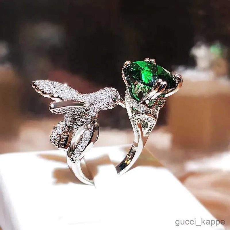 Wedding Rings Creative Color Treasure Female Ring Simulation Santa Maria Green Grandmother Oval Hummingbird Ring Party Birthday Gift R231006