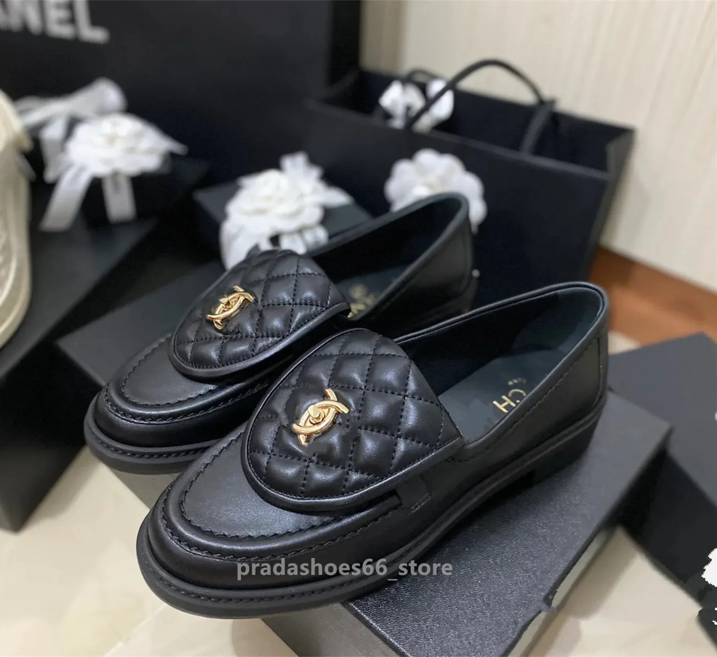 Loafers kvinnor skor nya i mode lyx varumärken designer plattform tjock botten höjd ökar skolväskor kanal metallkedja slip på klänningskor 2c