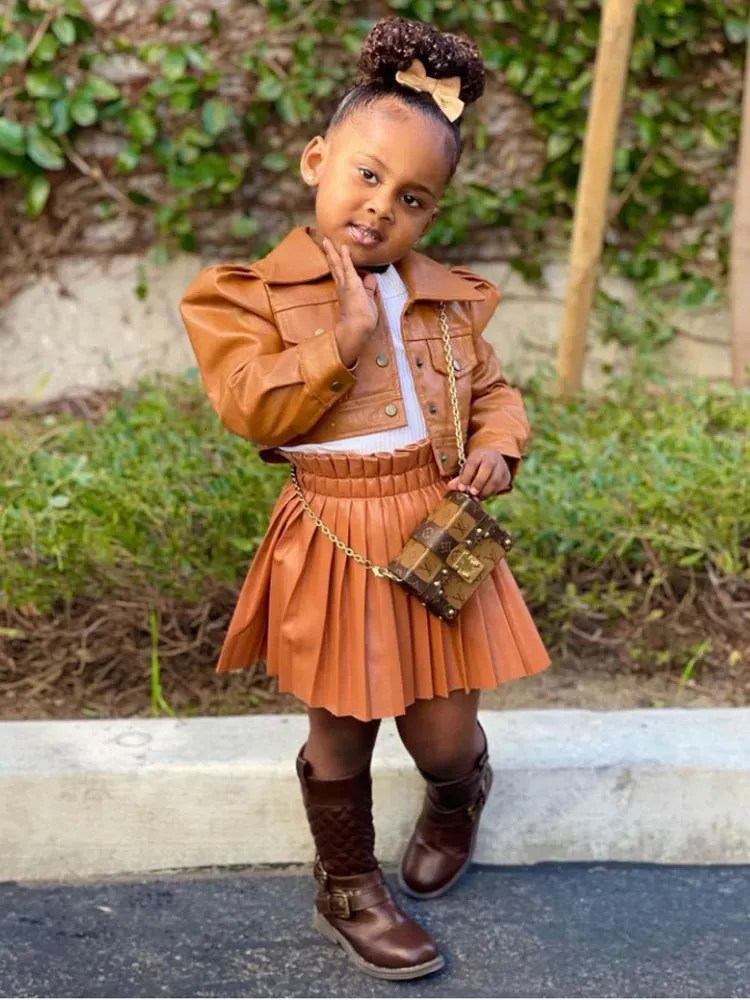 Clothing Sets 2023 Baby Girls Sets 2pcs Leather PU Jacket Coat+Pleated A-line Skirts Tracksuits Brown Vintage Indie Children Clothing Suits 230927