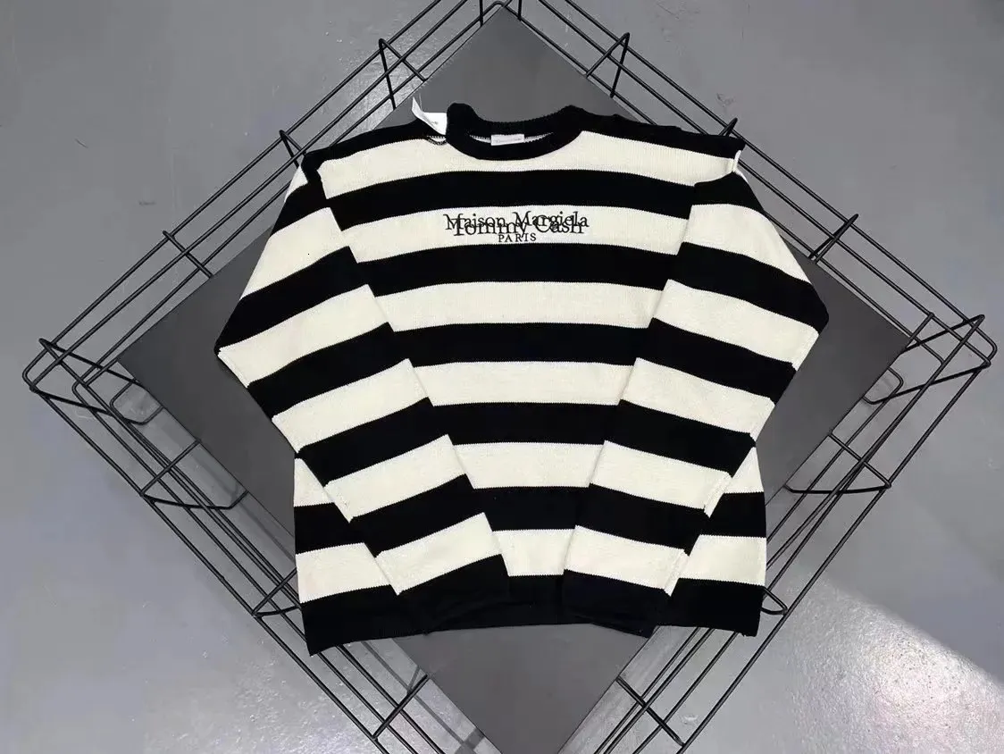 Mens Sweaters Black and White Striped Margiela Spring Fall Winter MM6 Letter Long Sleeve Embroidered Stripe Crew Neck Sweater Knitwear 231006