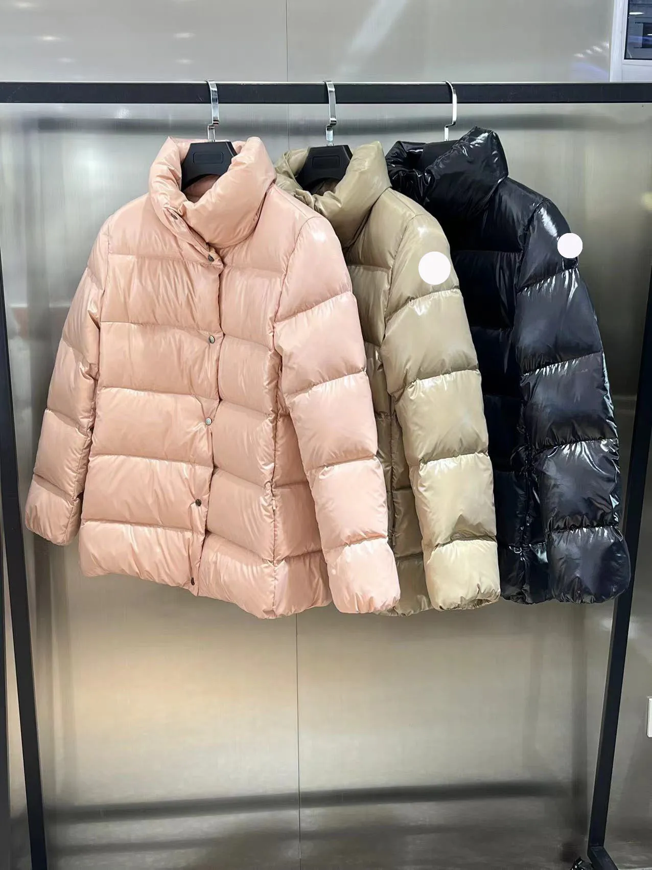 디자이너 여성 복어 코트 다운 재킷 자수 배지 겨울 따뜻한 여성 복어 양모 겨울 코트
