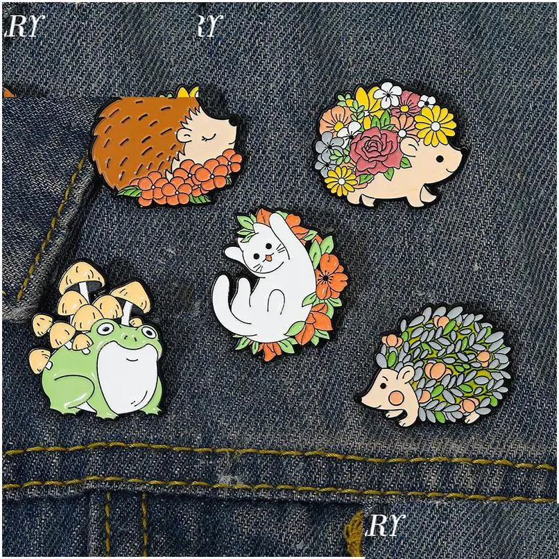 Pinos broches flor animal esmalte pino floral ouriço sapo broche gato emblema planta cogumelo metal lapela saco jóias amigos atacado