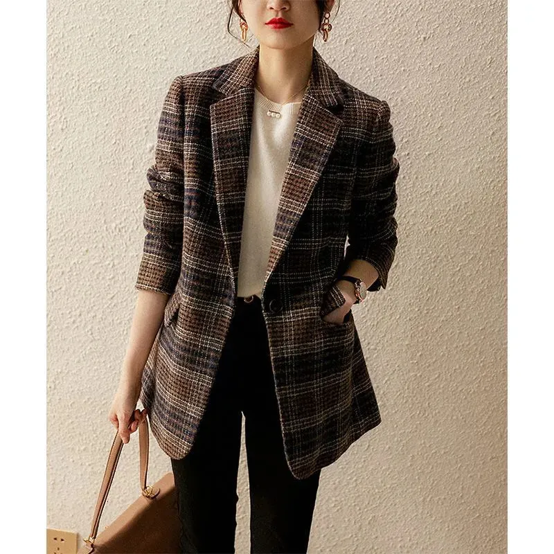 Women's plaid suit outlet jackets
