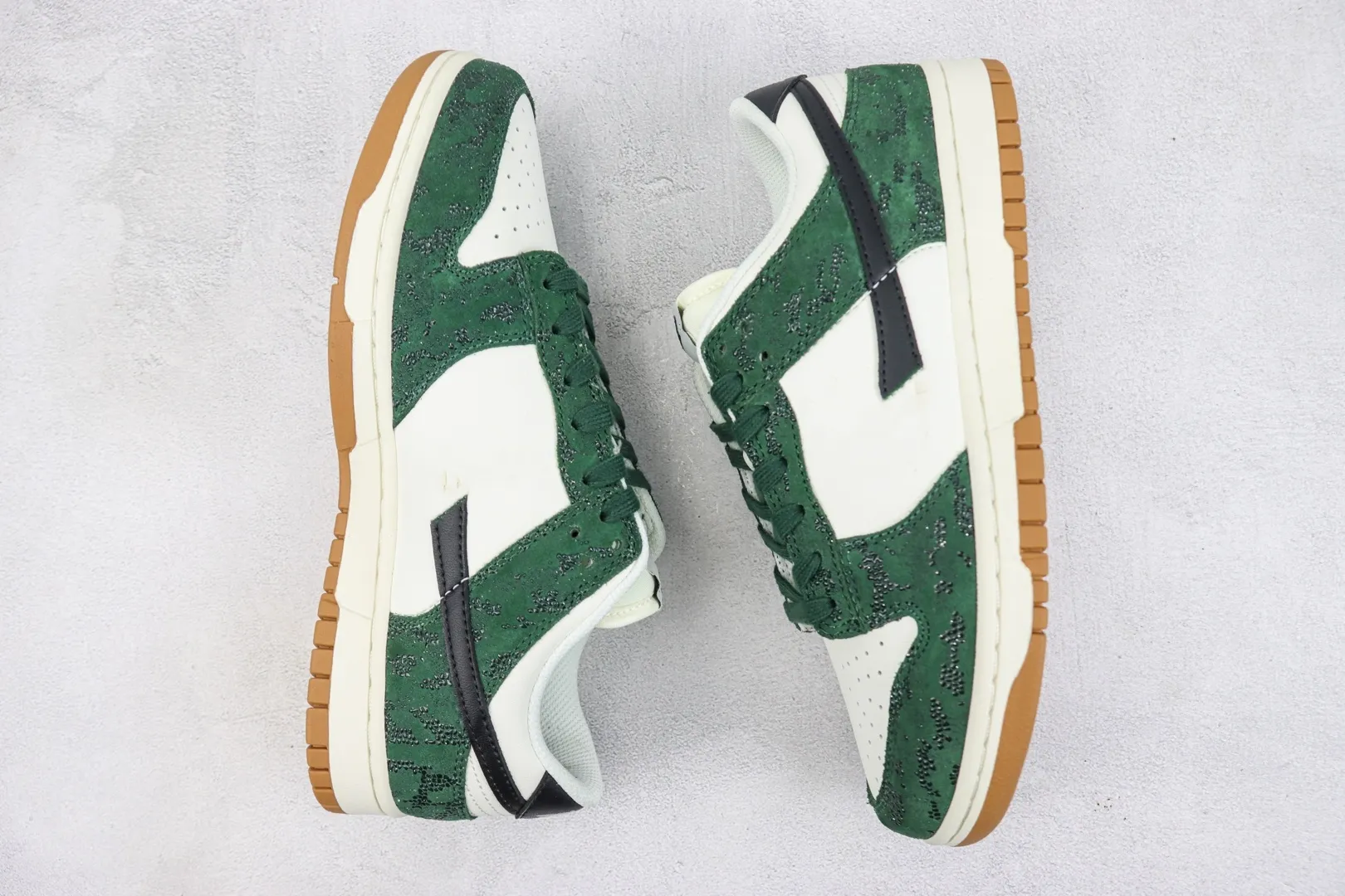Green Snake City Beach Skate Shoes Low Pro Green Sail Gum Duks For