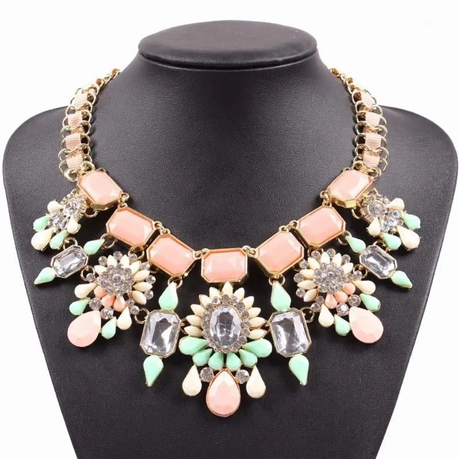 2020 Senaste modell Fashion Luxury Harts Crystal Flower Pendant Statement Choker Halsband för flickor Autumn Populära smycken12863